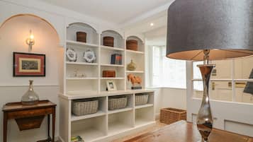 Cottage | Interior
