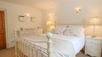 Cottage | 4 bedrooms, individually decorated, individually furnished, free WiFi