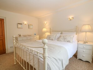 Cottage | 4 bedrooms, individually decorated, individually furnished, free WiFi