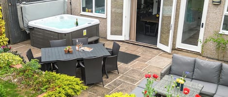 Cottage | Outdoor dining