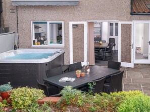 Cottage | Outdoor dining - Burton Fleming (Driffield)