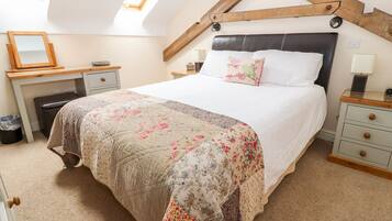 Cottage | 2 bedrooms, individually decorated, individually furnished, free WiFi
