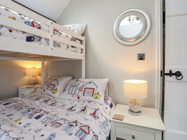 Cottage | 2 bedrooms, individually decorated, individually furnished, free WiFi