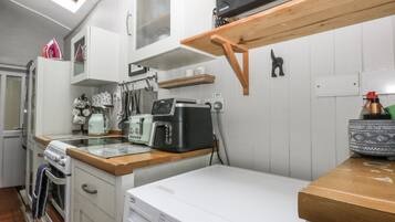 Cottage | Bếp riêng | Ấm điện, lò nướng bánh mì, ghế cao cho trẻ em