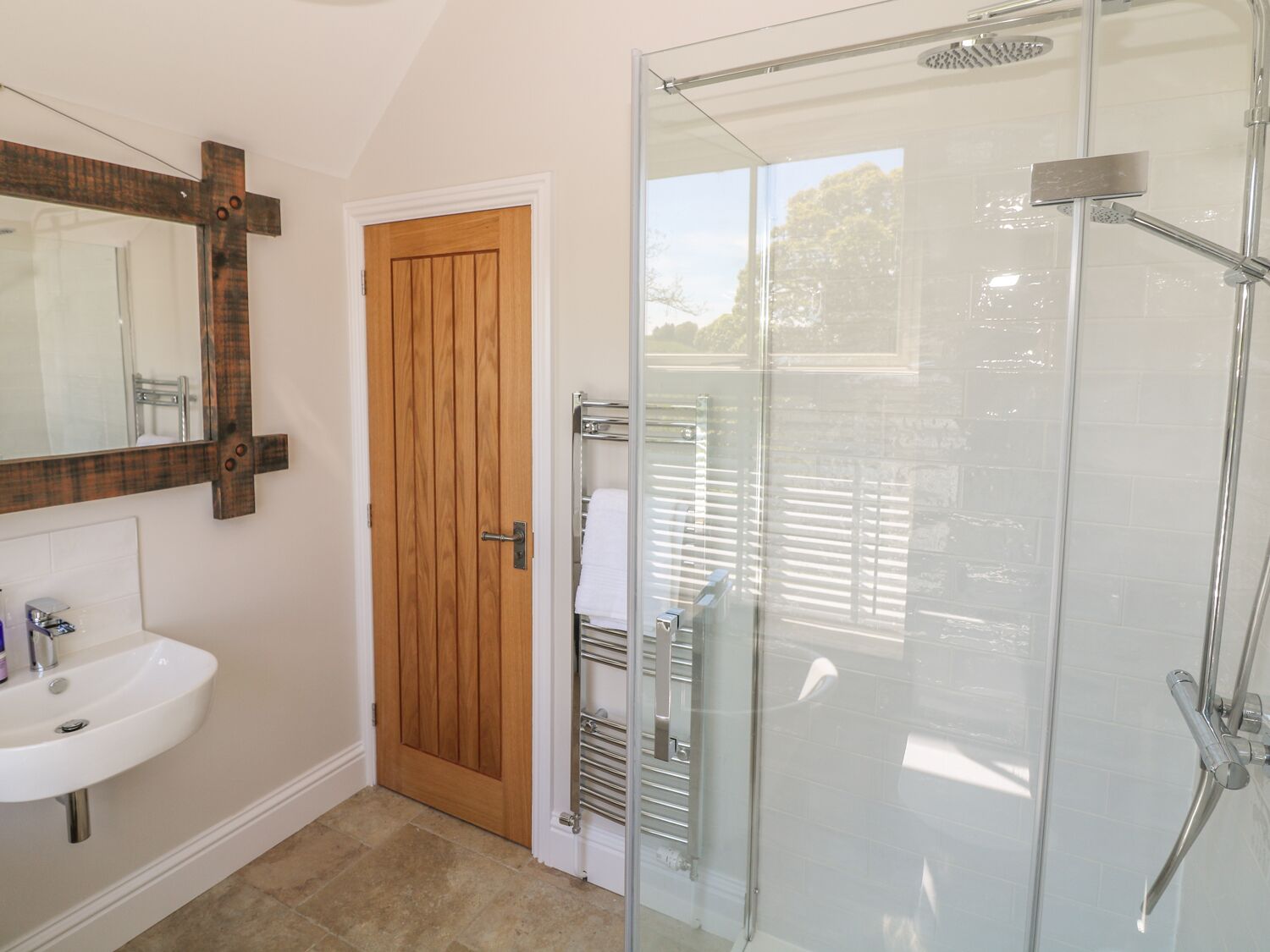 Cottage | Badkamer | Een douche
