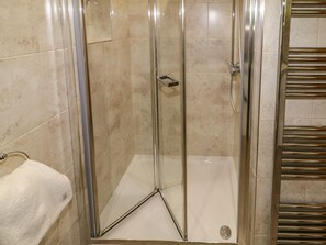 Shower - Lough Island Reavy Cottage (Newry)