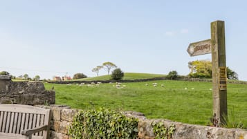 Cottage | Property grounds