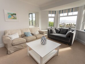 Cottage | Woonruimte | Televisie