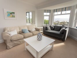 Cottage | Living area | TV