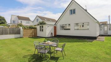 Cottage | Outdoor dining