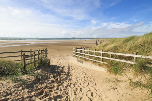 Cottage | Beach | Beach nearby - Crows Nest - Rhosneigr (Rhosneigr)