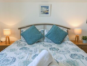 Cottage | 3 bedrooms, individually decorated, individually furnished, free WiFi - Crows Nest - Rhosneigr (Rhosneigr)