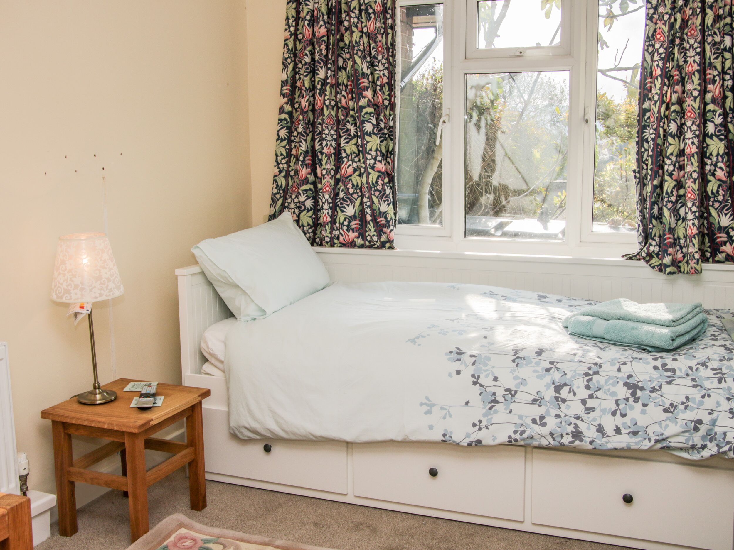 كوخ | 5 عدّة غرف نوم وبديكورات فريدة لكل غرفة وطراز فريد لكل وحدة