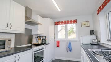 Cottage | Cuisine privée | Micro-ondes, plaque de cuisson, bouilloire électrique, grille-pain