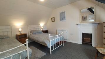 ์ฝํฐ์ง | 3 ๊ฐ์ ์นจ์ค, ๊ฐ๊ฐ ๋ค๋ฅธ ์คํ์ผ์ ์ธํ
๋ฆฌ์ด, ๊ฐ๊ฐ ๋ค๋ฅด๊ฒ ๊ฐ๊ตฌ ๋น์น, ๋ฌด๋ฃ WiFi