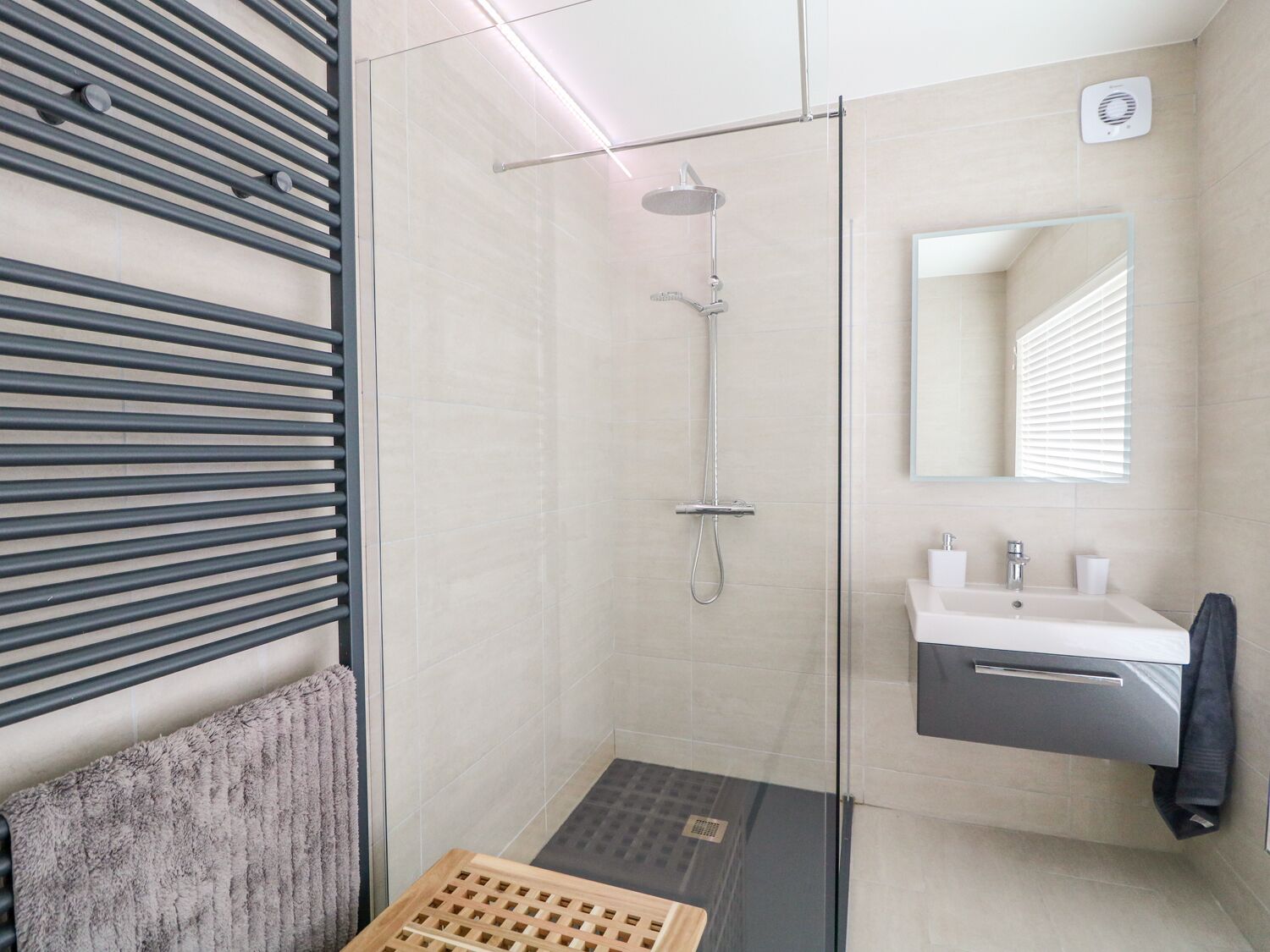 Cottage | Bathroom | Shower