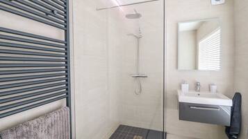 Cottage | Kamar mandi | Shower