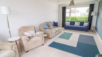 Cottage | Living area