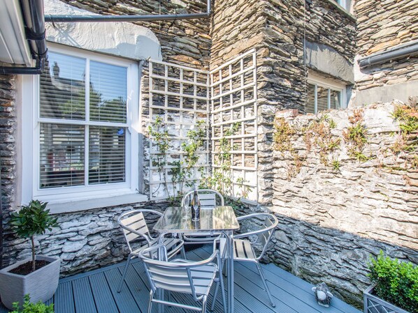 Cottage | Balcony