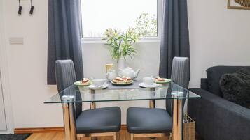Cottage | Dining