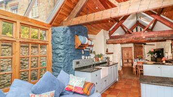 Cottage | Living area