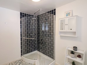 Cottage | Bathroom | Shower - Church View (Whitby)