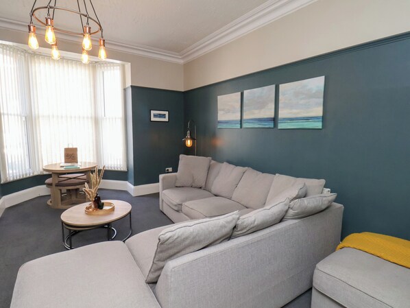 Cottage | Living area - Church View (Whitby)