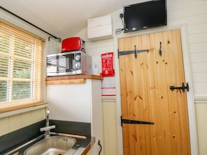 Cottage | Interior - Shepherds Hut - The Hurdle (Milford Haven)