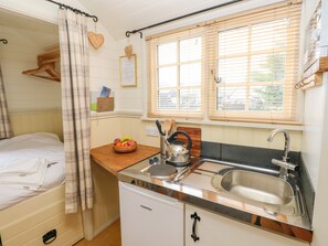 Cottage | 1 bedroom, individually decorated, individually furnished, free WiFi