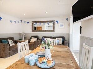 Cottage | Dining - Offshore (Truro)