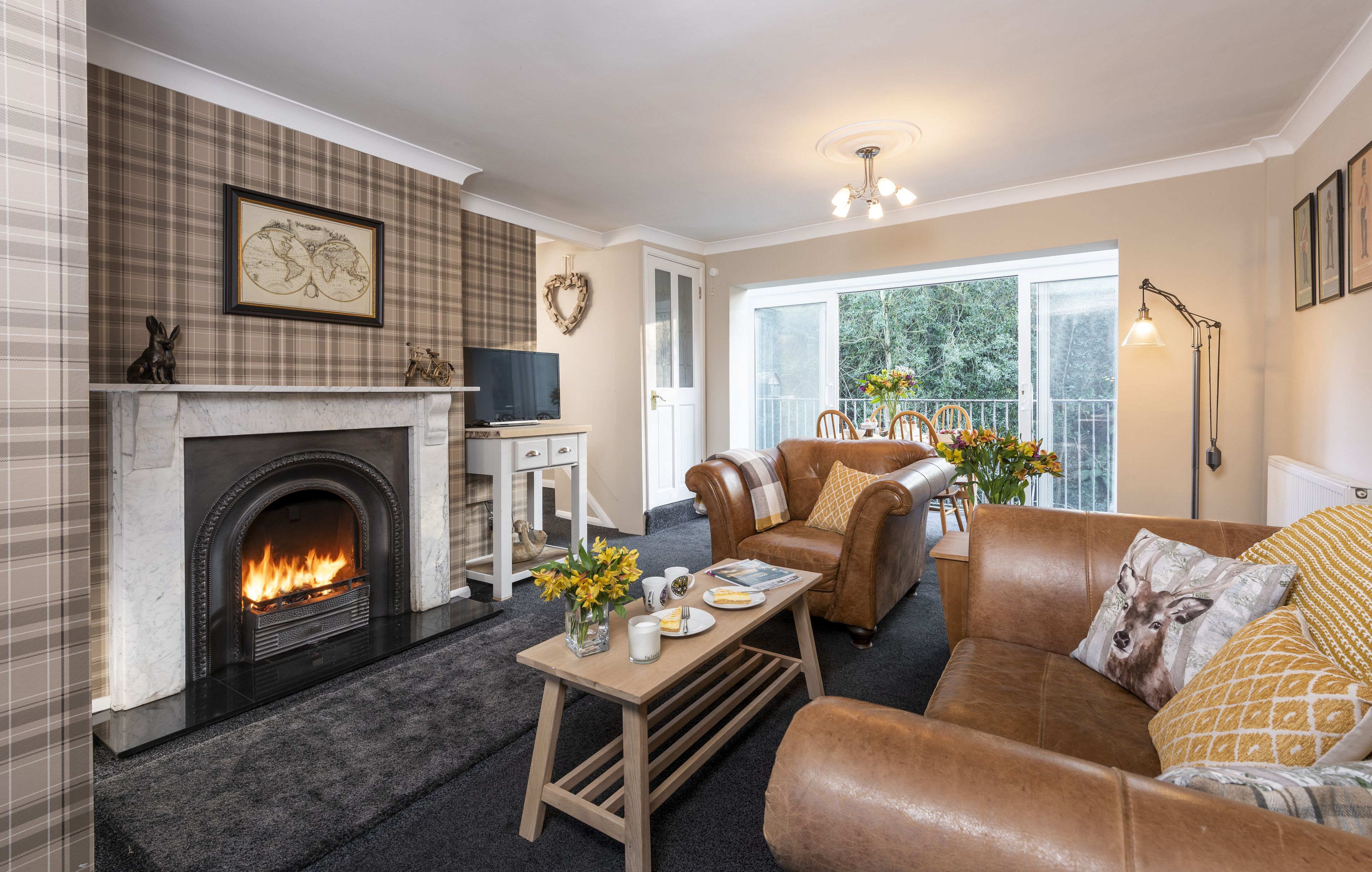 Cottage | Living room | TV, books, streaming services