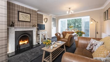 Stuga | Vardagsrum | Tv, böcker och streamingtjänster