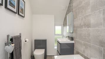 Cottage | Bathroom | Shower