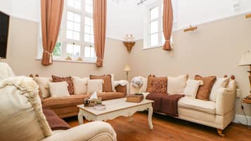 Cottage | Living area