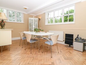 Cottage | Dining - The Old School (King's Lynn)