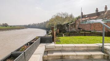 Cottage | Property grounds