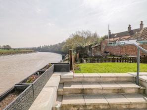 Cottage | Property grounds - Avonside Cottage (Bristol)