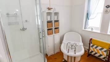 Cottage | Bathroom