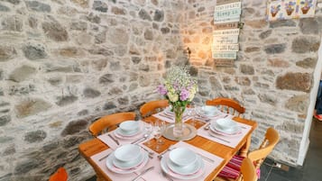 Cottage | Private kitchen | Fridge, stovetop, high chair, cookware/dishes/utensils