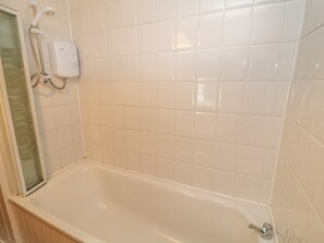 Cottage | Badkamer | Een douche