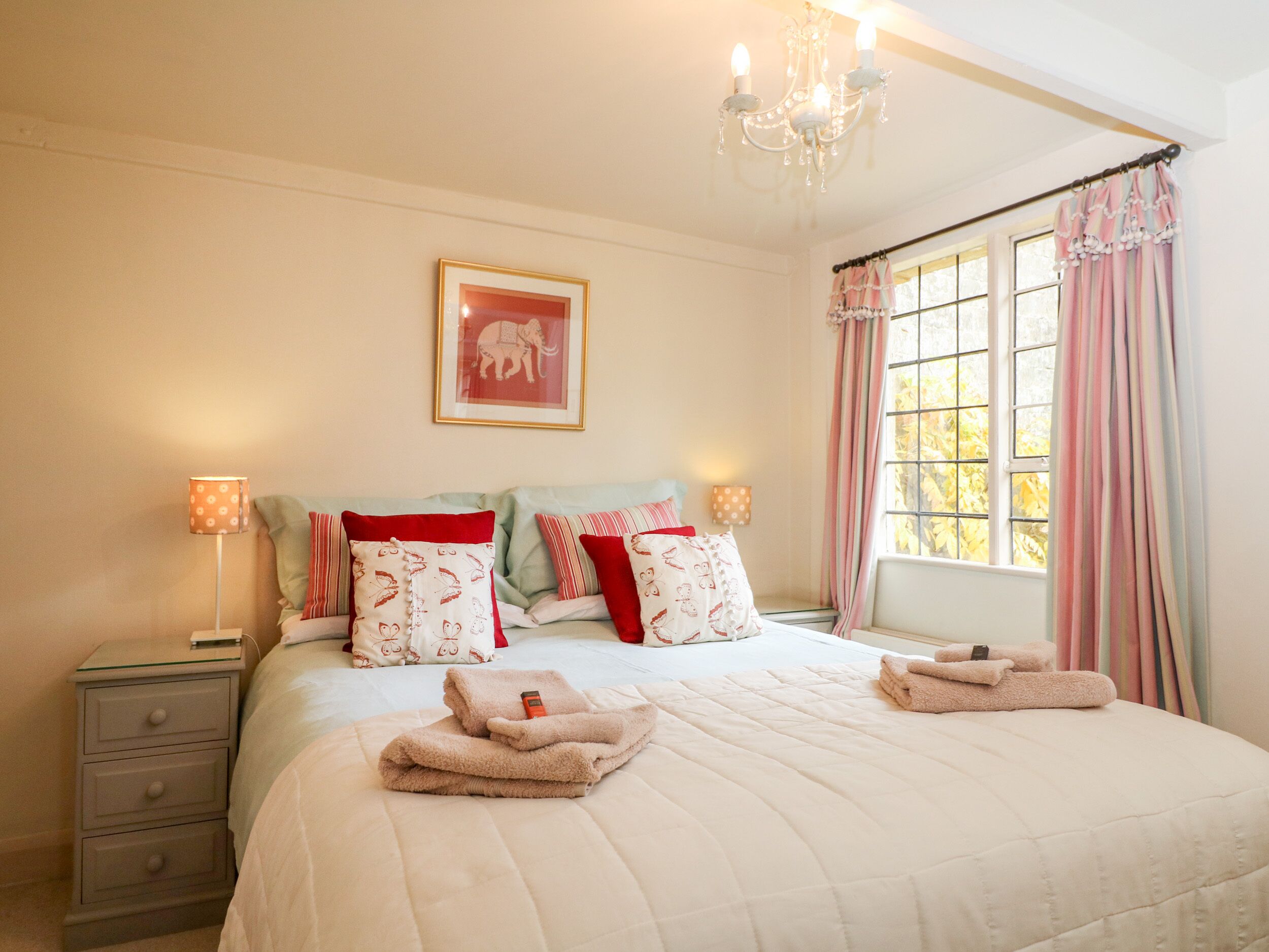 Cottage | 2 bedrooms, individually decorated, individually furnished, free WiFi