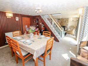 Cottage | Private kitchen | Cookware/dishes/utensils