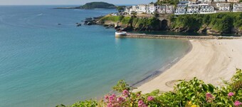 羅威娜小屋飯店