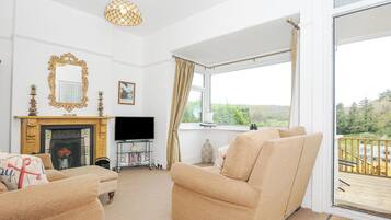 Cottage | Living area | TV