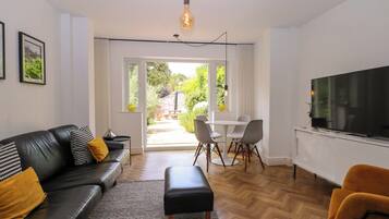 Cottage | Living area