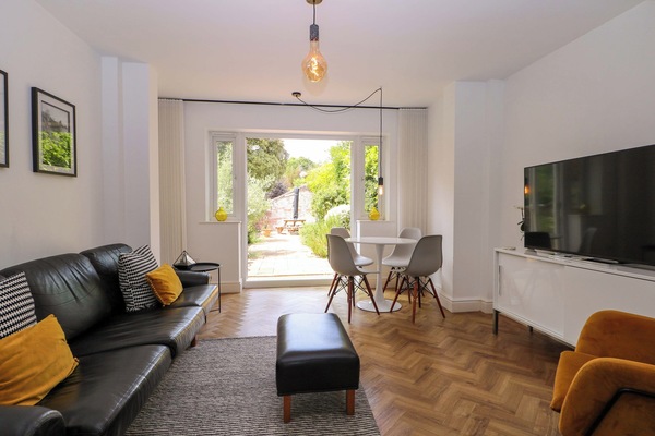 Cottage | Living area