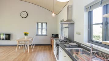 Cottage | Private kitchen | Cookware/dishes/utensils