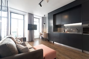 Fridge, microwave, oven, stovetop - Anjos Balconies (Lisbon)