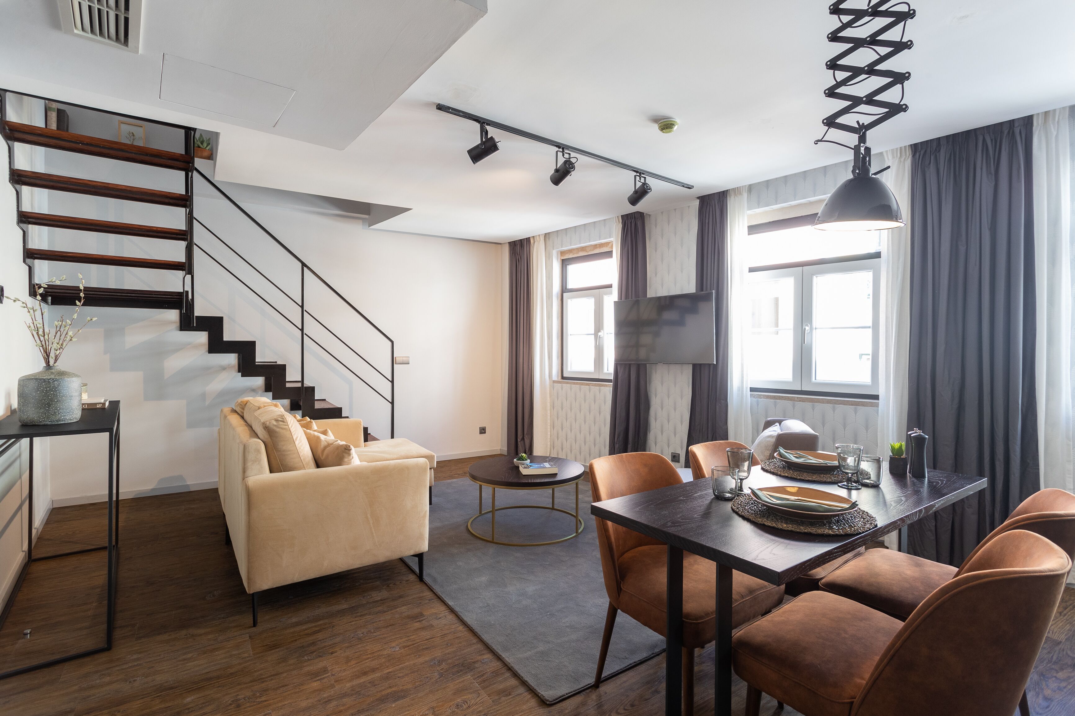 42-inch flat-screen TV with digital channels, Smart TV, Netflix