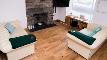 Cottage | Living area | TV